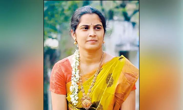 காதல் திருமணம் செய்த பெண்… வீட்டில் யாரும் இல்லாத நேரம் பார்த்து எடுத்த விபரீத முடிவு… பரபரப்பு புகார்…!!!