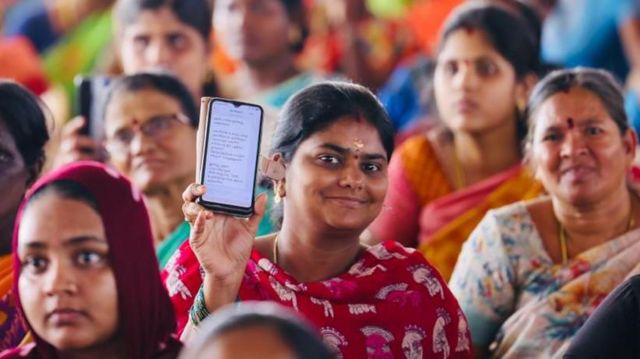 இன்று காலை 10 மணிக்கு வங்கி கணக்கில் வருகிறது ரூ.1000…. இல்லத்தரசிகளே ரெடியா இருங்க…!!!