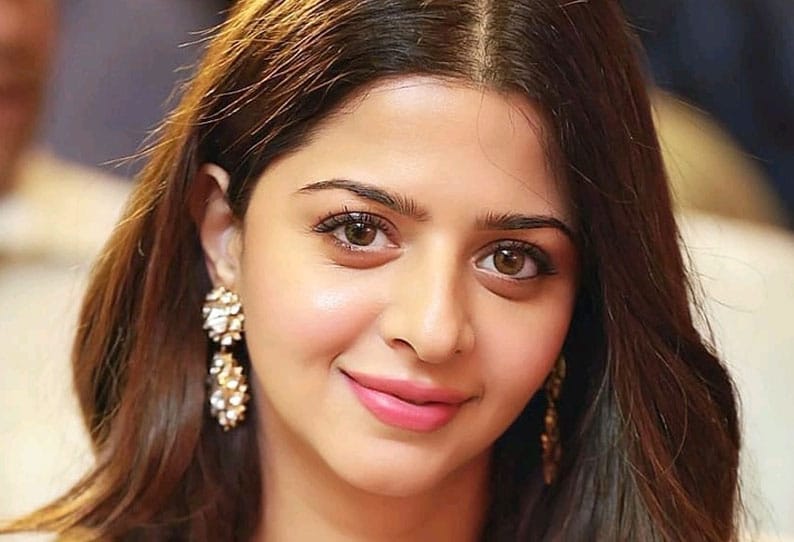ப்ப்பா…! சிவப்பு நிற உடையில் படு கவர்ச்சி… நடிகை வேதிகாவின் சூப்பர் ஹாட் ஸ்டில்ஸ்… ஜொள்ளுவிடும் ரசிகாஸ்…!!!