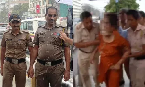 நீங்க ரொம்ப கிரேட்….! கடலில் விழுந்த பெண்ணை உயிரைப் பனையம் வைத்து மீட்ட போலீஸ்காரர்கள்… வைரலாகும் வீடியோ…!!!