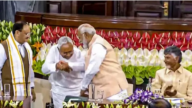 மோடியின் கால்களை தொட்டதால்…. பீஹாருக்கு அவமானத்தை ஏற்படுத்திவிட்டார் நிதீஷ் – பிரஷாந்த் கிஷோர்…!!