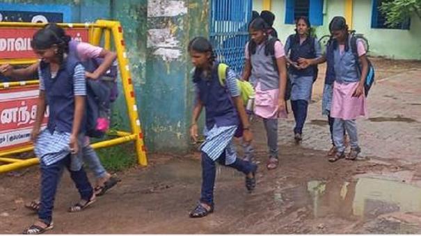 BREAKING: கனமழை…. இன்று பள்ளி, கல்லூரிகளுக்கு விடுமுறை…. சற்றுமுன் அறிவிப்பு..!!!
