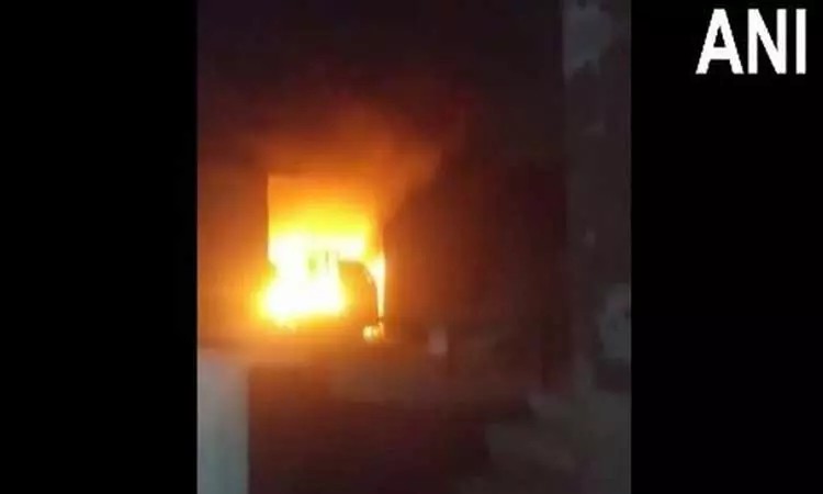 வீட்டில் திடீர் தீ விபத்து…. 7 மாத குழந்தை உட்பட 5 பேர் உடற்கருகி பலி…. பெரும் அதிர்ச்சி சம்பவம்…!!!