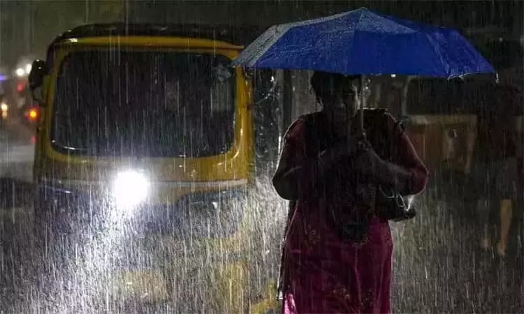 தமிழகத்தில் அடுத்த 3 மணி நேரத்திற்கு வெளுக்க போகும் கனமழை… எங்கெல்லாம் தெரியுமா…?