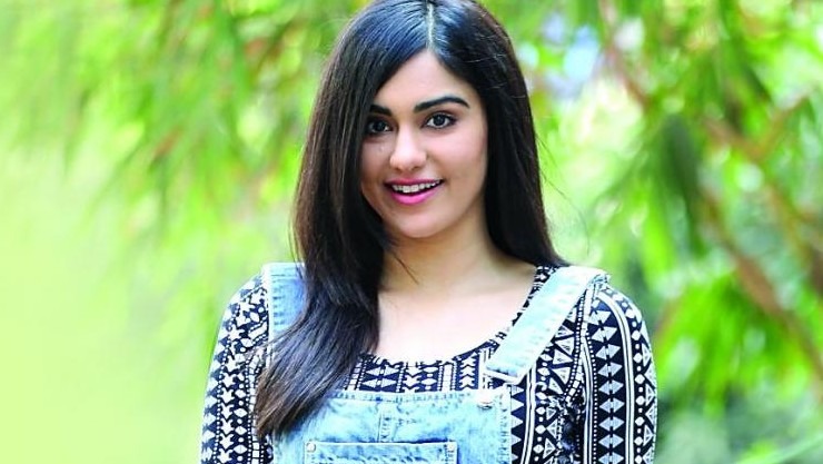 “நரக வேதனையா இருக்கு, என்னால முடியல”…. அரிய நோயால் அவதிப்படும் பிரபல நடிகை…!!!