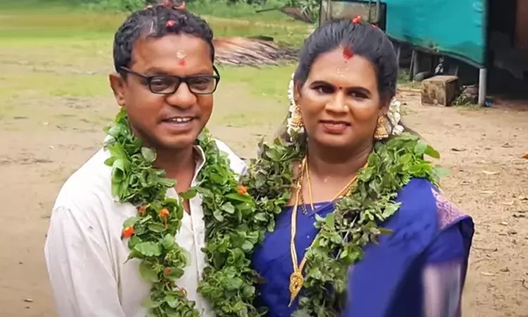 16 ஆண்டுகள் காத்திருந்து காதல் மனைவியோடு திருமணம்…. மகள்களின் ஆசையை நிறைவேற்றிய நடிகர்…!!