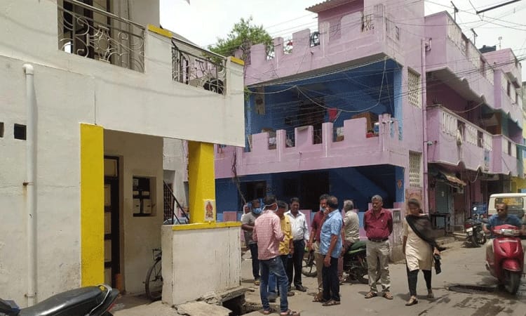 புதுச்சேரியில் மீண்டும் அதிர்ச்சி… கழிவறைக்கு சென்ற தம்பதிக்கு திடீர்  மூச்சுத் திணறல்… பரபரப்பு..!!