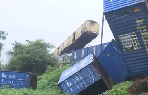 BREAKING: ரயில் விபத்து – பலி எண்ணிக்கை 8ஆக உயர்வு…. அதிர்ச்சி….!!!