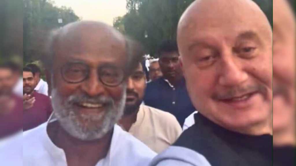 “மனித குலத்திற்கு கடவுள் கொடுத்த அற்புத பரிசு  ரஜினிகாந்த்”… புகழ்ந்து தள்ளிய பிரபல நடிகர்…!!!