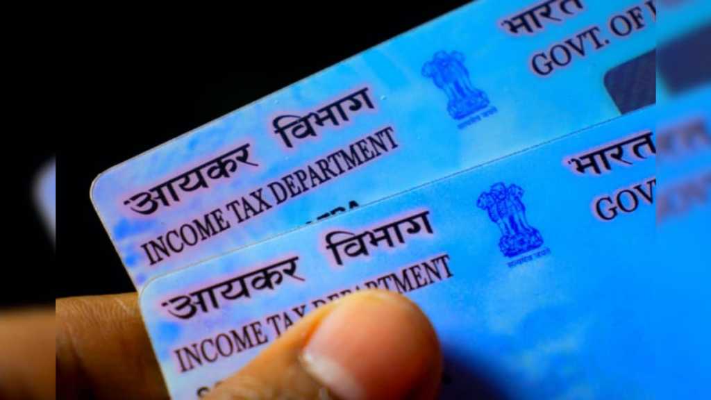 வங்கியில் பணம் டெபாசிட் செய்வதற்கு  பான் கார்டு அவசியமா…? கண்டிப்பா இதை தெரிஞ்சு வச்சுக்கோங்க…!!