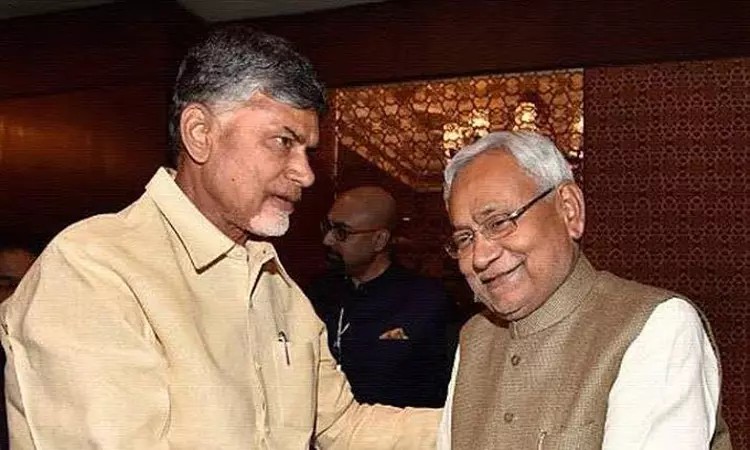 மத்தியில் ஆட்சியை பிடிக்குமா காங்கிரஸ்…? சந்திரபாபு நாயுடு, நிதீஷ் குமாரின் ஆதரவு யாருக்கு…? பரபரப்பில் அரசியல் களம்…!!!