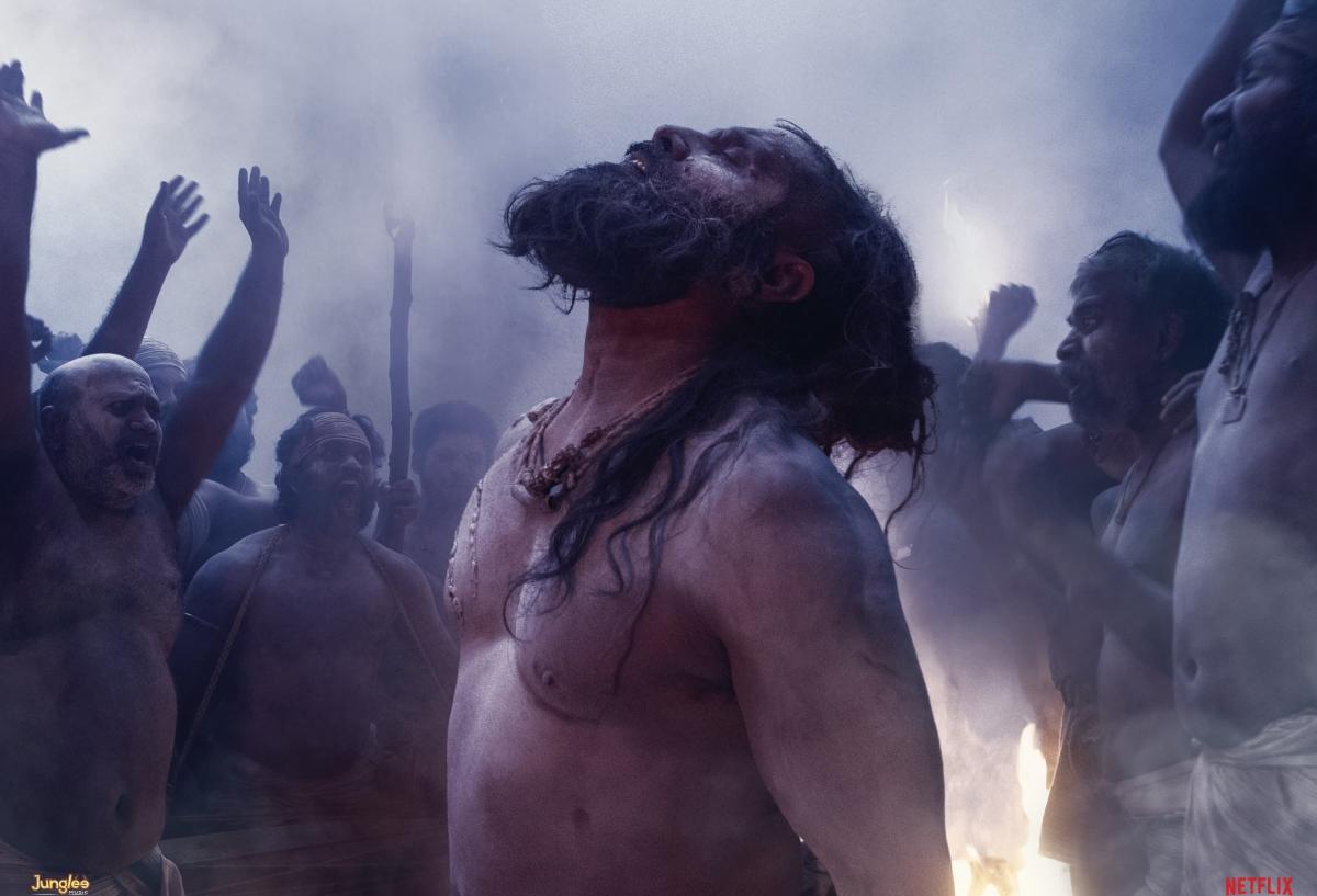 ரசிகர்களே ரெடியா..? இன்று மாலை 5 மணிக்கு “தங்கலான்” பட ட்ரெய்லர் வெளியீடு…!!