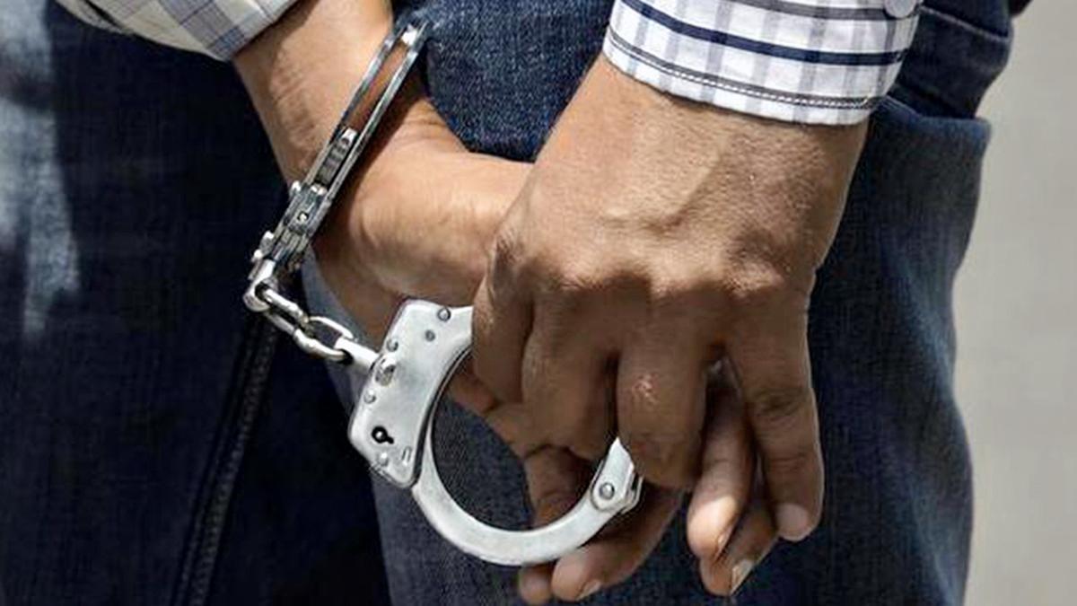 65 பேரிடம் மோசடி…. நாமக்கல் டீ கடை வியாபாரிக்கு கமிஷன்…. வசமாக சிக்கியது எப்படி….!!!!