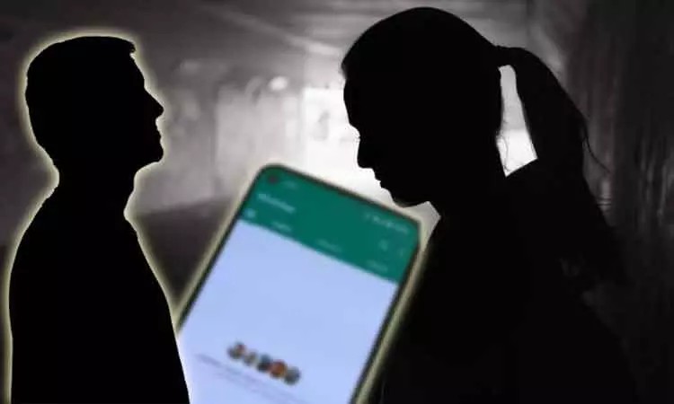 WhatsApp Status-ல் உல்லாச வீடியோ… பதறிப்போன தொழிலாளி… வசமாக சிக்கிய கள்ளக்காதலி…. பரபரப்பு புகார்…!!!