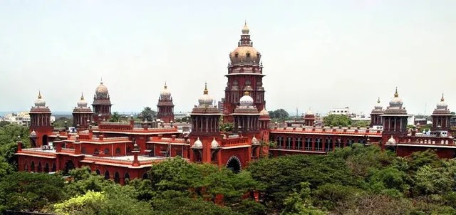 மாணவர்களிடம் மாற்றுச் சான்றிதழ் கேட்கக் கூடாது…. பள்ளிக்கல்வித்துறைக்கு உயர்நீதிமன்றம் உத்தரவு…!!