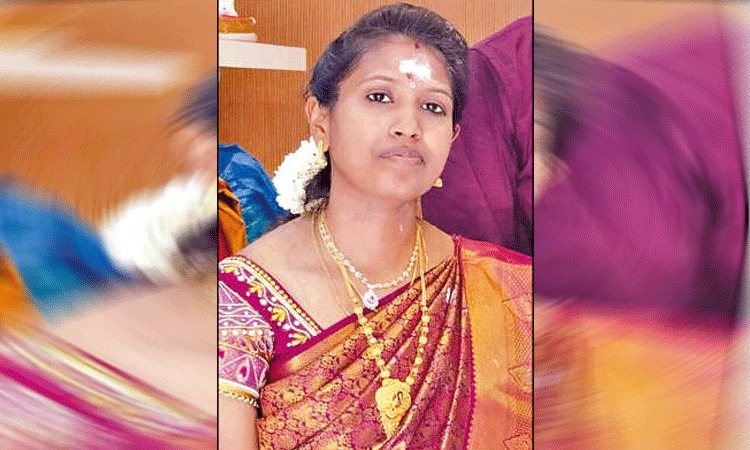 தூக்கில் தொங்கிய பெண் டாக்டர்…. மகள் சாவில் மர்மம் இருக்கிறது…. தந்தை போலீசில் புகார்…!!