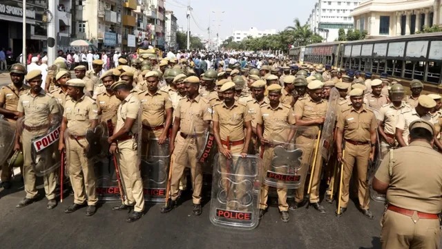 லிஸ்ட் ரெடி பண்ணியாச்சு…. 3 மாவட்டத்தில் ரவுடிகளை தேடும் பணியில் போலீஸ்…!!
