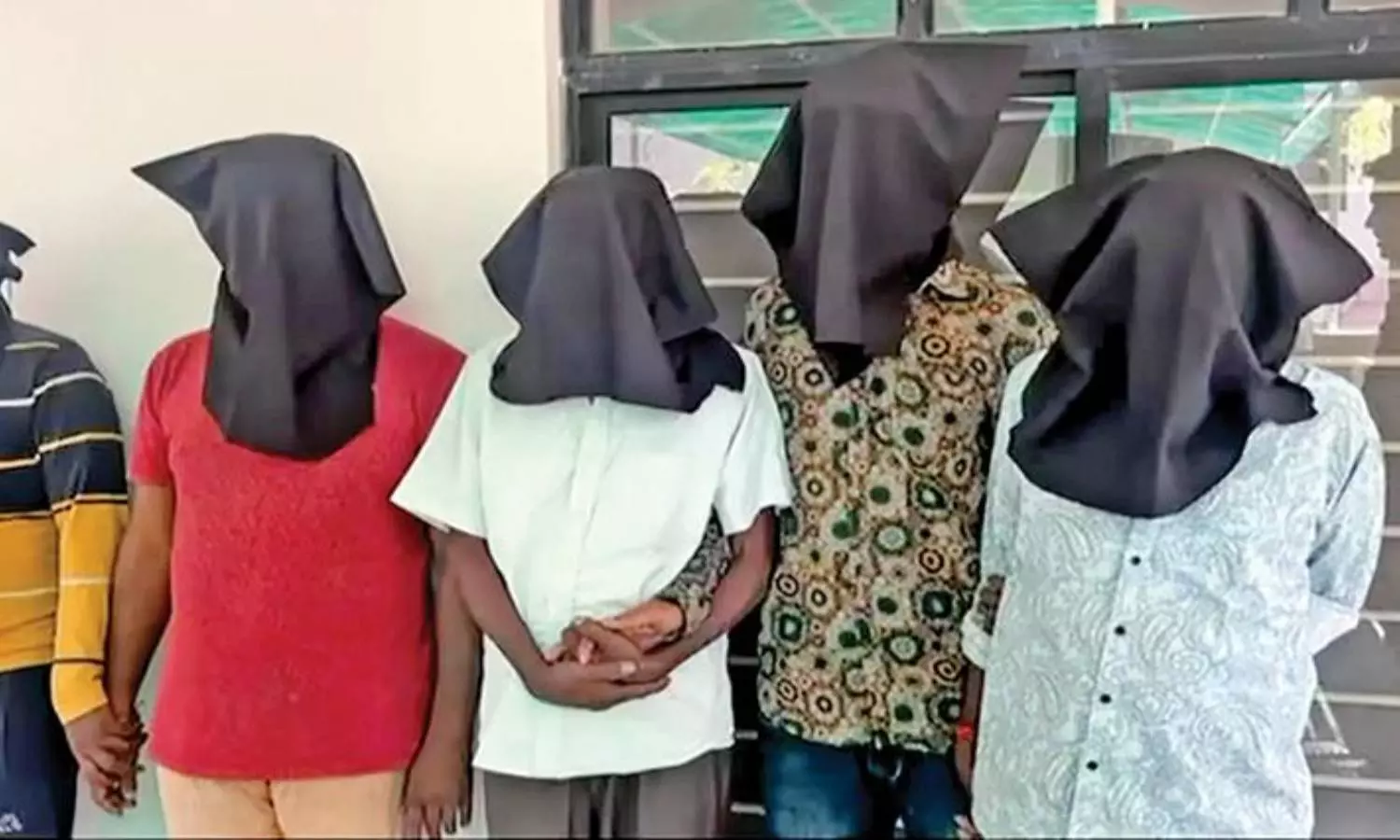 அம்பானி மகன் கல்யாணம்…. அத்துமீறி நுழைந்த வாலிபர்கள்…. தீவிர விசாரணையில் போலீஸ்….!!!!