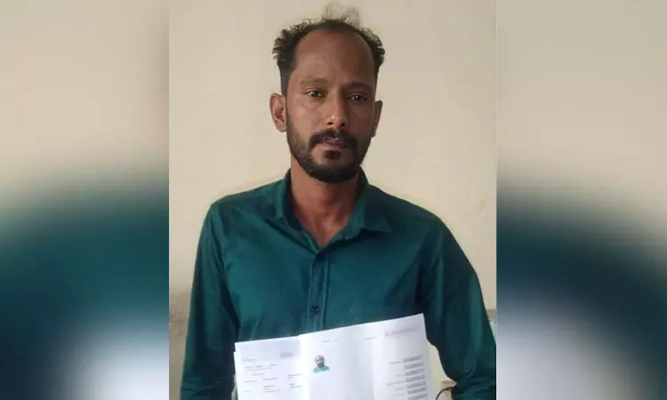 வேலைக்காக அபுதாபி சென்ற வாலிபர்…. தனது கண்களை இழந்து சொந்த ஊர் திரும்பிய சோகம்….!!!!