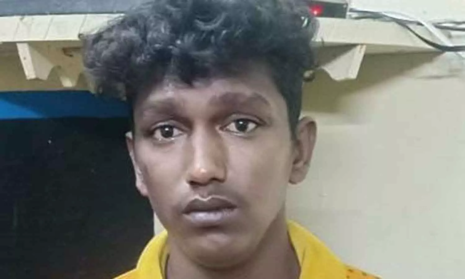 அம்மாவை கடித்த நாய்…. ஆத்திரத்தில் அடித்தே கொன்ற மகன்…. வாலிபர் அதிரடி கைது…!!