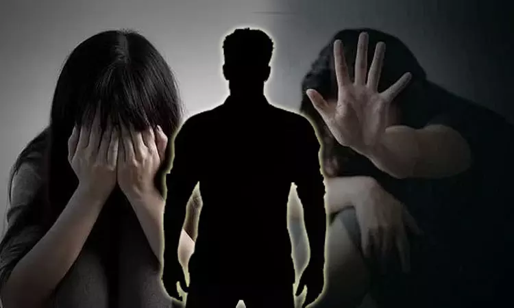 செம ஷாக்…! ஒரே நேரத்தில் இரு மாணவிகள்…. போட்டோ காட்டி மிரட்டல்… 22 வயது மாணவன் போக்சோவில் கைது…!!!
