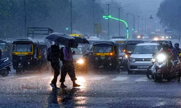மக்களே உஷார்…! கேரளாவில் அதி கன மழை…. ரெட் அலர்ட் எச்சரிக்கை…!!!
