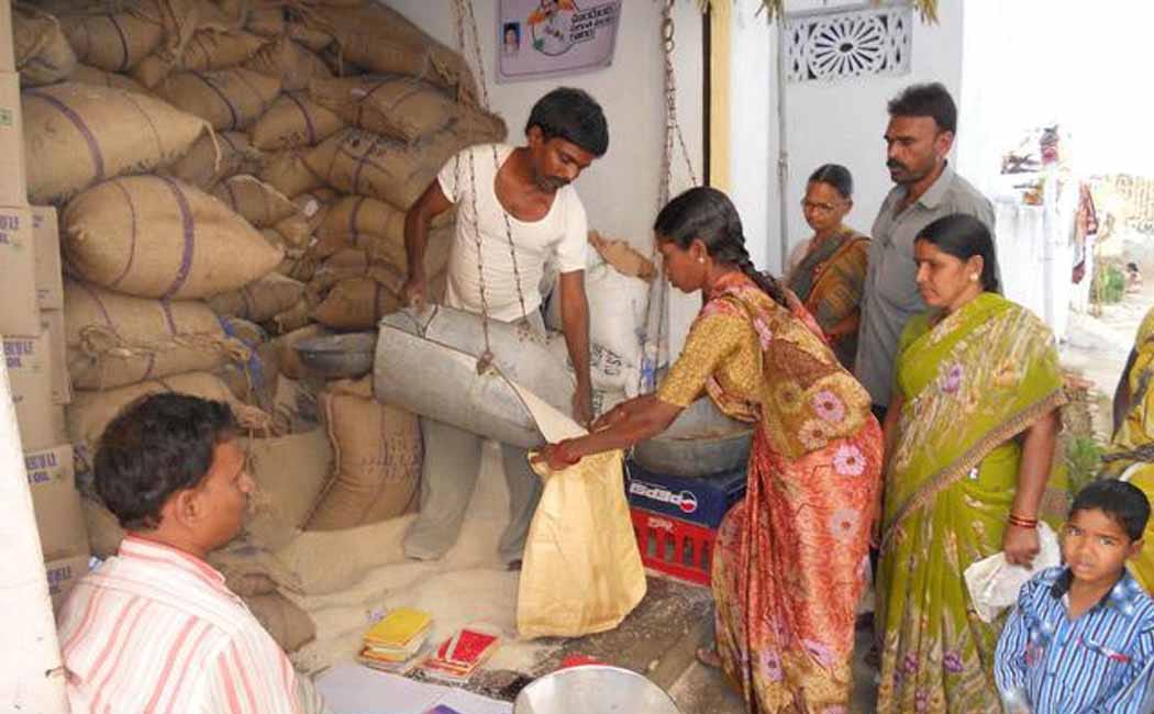 கைரேகை, கண் கருவிழி ஸ்கேன்:  இனி பொருட்கள் வழங்க மறுக்கக்கூடாது…. ரேஷன் கடைகளுக்கு பறந்த முக்கிய உத்தரவு…!!