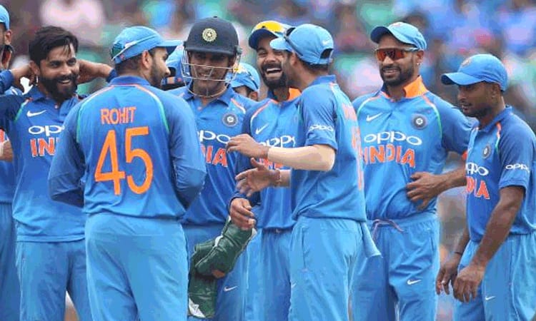 விராட், ரோகித் சர்மா இல்லை…. இந்திய கிரிக்கெட்டின் ஒரிஜினல் “பேட்டிங் டான்” அவர்தான்…. பாக். முன்னால் வீரர் புகழாரம்…!!!