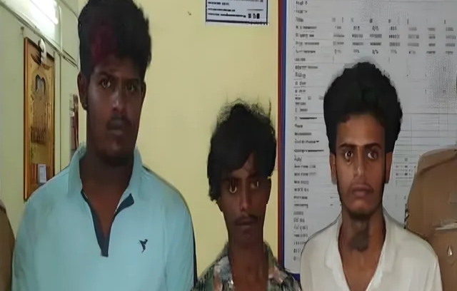 கத்தியை காட்டி மிரட்டல்… பட்ட பகலில் வழிப்பறி…. சிறுவன் உட்பட 4 பேர் அதிரடி கைது…!!