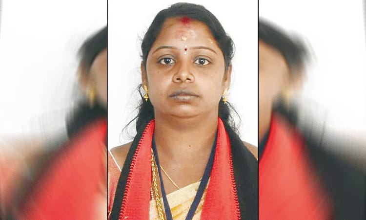 அதிமுக நிர்வாகி படுகொலை… திமுக பெண் கவுன்சிலர் உட்பட 4 பேர் தலைமறைவு.. போலீஸ் வலைவீச்சு..!!