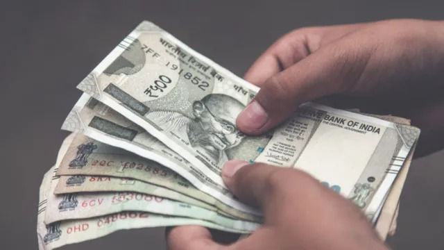 தொழில் தொடங்கும் பெண்களுக்கு வட்டியில்லா கடன்…. ரூ.3 லட்சம் வரை கொடுக்கும் மத்திய அரசு..!!