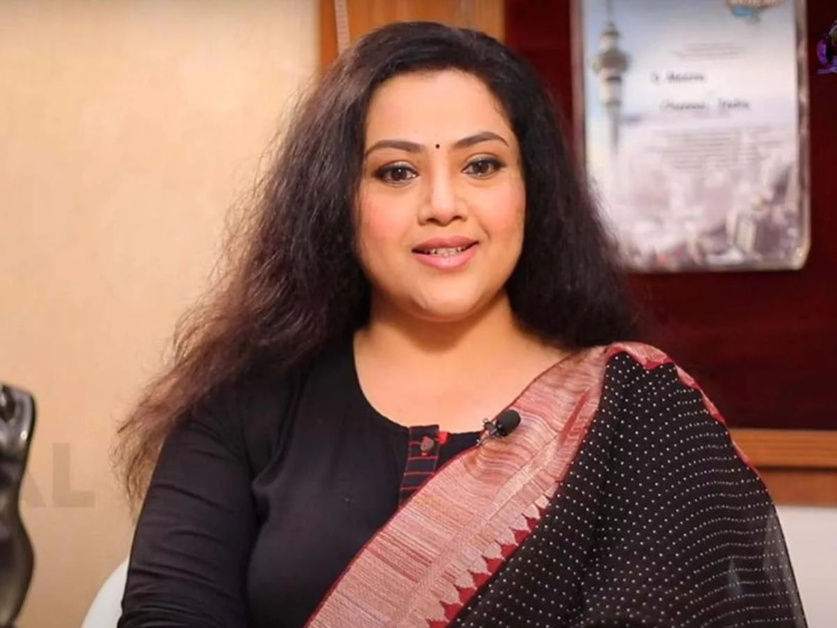 “மிகவும் வலியை உணர்கிறேன்”… மனமுடைந்த நடிகை மீனா..!!!