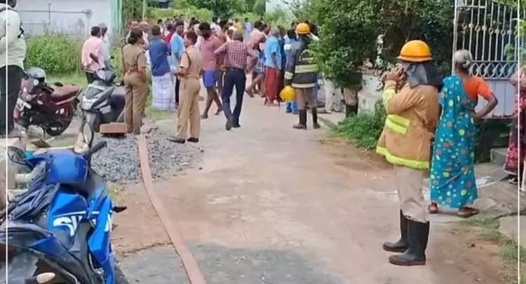 வீடெல்லாம் ரத்தக்கறை…. ஒரே குடும்பத்தை சேர்ந்த 3 பேர் எரித்து கொலை…. கடலூர் அருகே பரபரப்பு….!!!