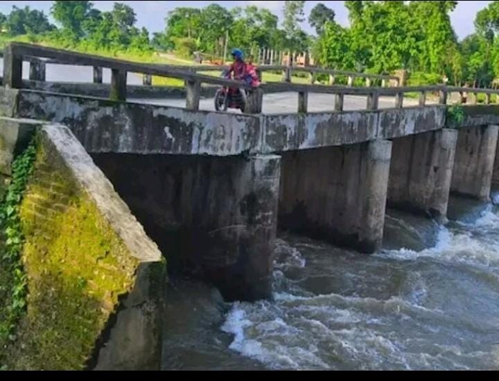 அதிர்ச்சி..! பிஹாரில் மேலும் ஒரு பாலம் இடிந்து விபத்து…. தொடர்கதையாகும் சம்பவம்…!!
