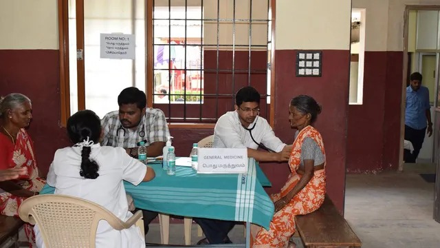 மருத்துவ செலவுக்கு ரூ.5 லட்சம் தரும் அரசின் திட்டம்…. எப்படி பயன்பெறுவது….???