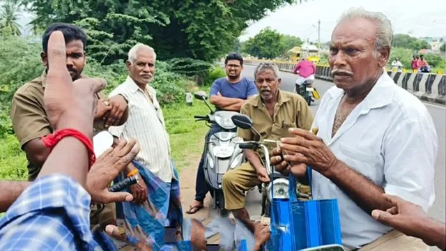 சாலையில் சிதறிய பணம்… உங்களுக்கு எவ்வளவு வேணுமோ எடுத்துட்டு கொடுங்க… முதியவர் செயலால் நெகிழ்ந்த மக்கள்…!!!