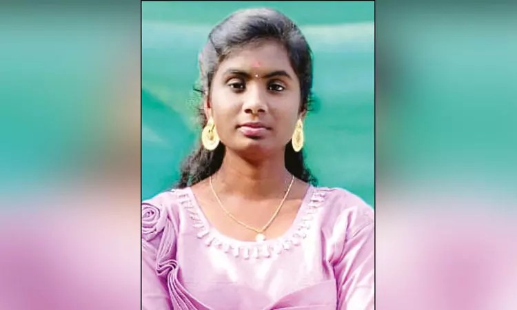 திருமணமான 4 மாதத்தில்…. காதல் திருமணம் செய்த பெண் தூக்கிட்டு தற்கொலை… சேலத்தில் அதிர்ச்சி….!!!