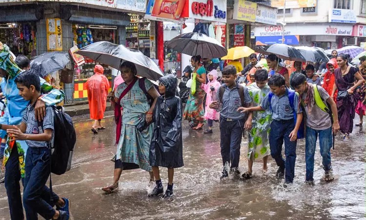 கனமழை எதிரொலி… இன்று (ஜூலை 17) 8 மாவட்டங்களில் பள்ளி, கல்லூரிகளுக்கு விடுமுறை….!!