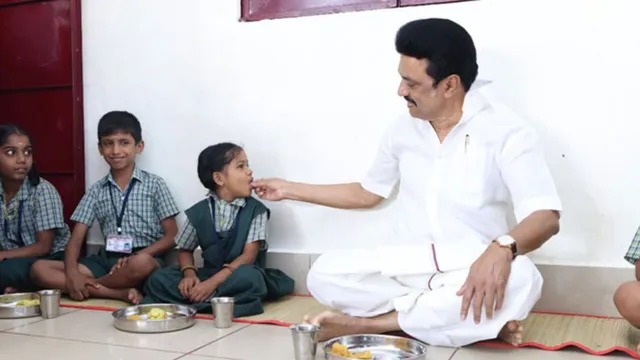 தமிழகத்தில் அரசு உதவி பெறும் பள்ளிகளிலும் இனி…. மாணவர்களுக்கு வெளியான சூப்பர் அறிவிப்பு…!!!