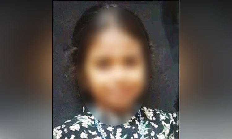 மழையில் விளையாடிக் கொண்டிருந்த 7 வயது சிறுமி… நொடிப் பொழுதில் நடந்த சோகம்… கதறி அழுத பெற்றோர்.. !!!