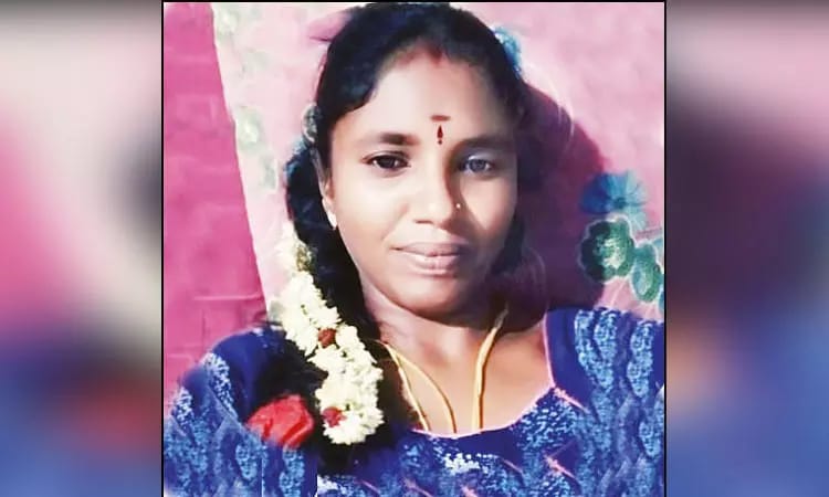 “ஏரிக்கரையில் எரிந்த நிலையில் இளம் பெண் சடலம்”.. கள்ளத்தொடர்பில் கொல்லப்பட்டாரா…? தீவிர விசாரணையில் போலீஸ்…!!