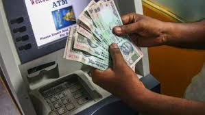 அடக்கடவுளே…! வங்கி ATM-இல் ரூ.2.24 லட்சம் கள்ளநோட்டுகள்…. அதிர்ச்சியில் அதிகாரிகள்…!!