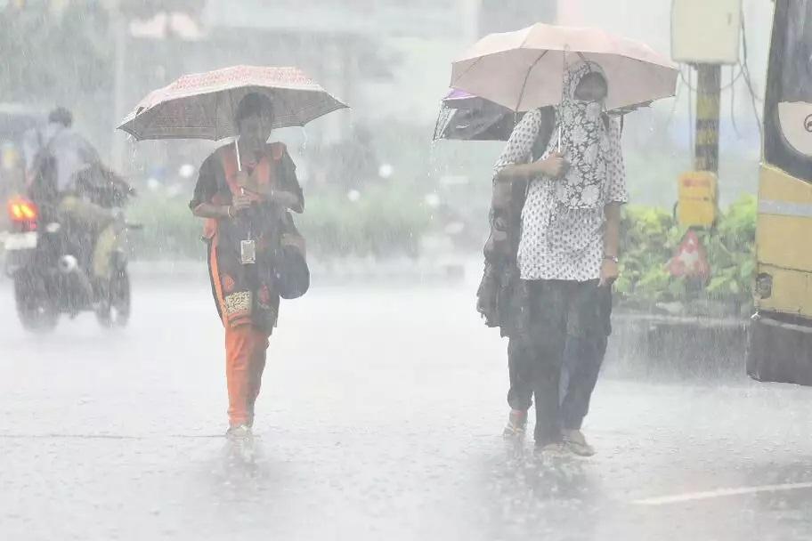 BREAKING: கனமழை வெளுத்து வாங்கும்… தமிழகத்திற்கு 4 நாட்களுக்கு வந்த அலர்ட்…!!!