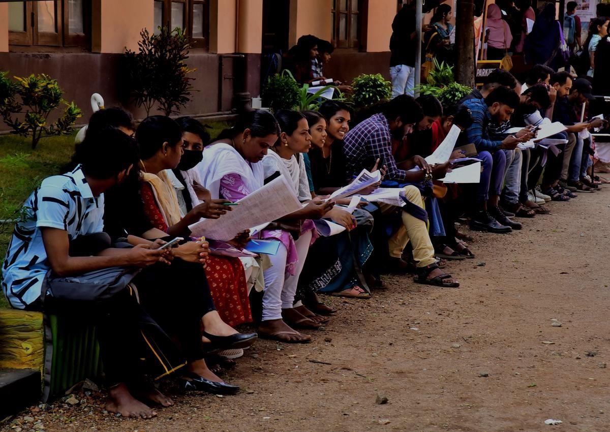 வெளிநாடு வேலைக்கு புதிய இணையதளம்: தமிழக அரசு  அறிவிப்பு…!!!