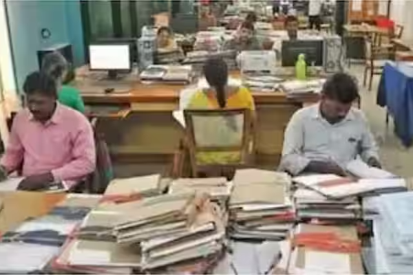 அரசு ஊழியர்கள் ஓய்வு வயதில் மாற்றம்?… தமிழக அரசு கொடுத்த விளக்கம்…!!!