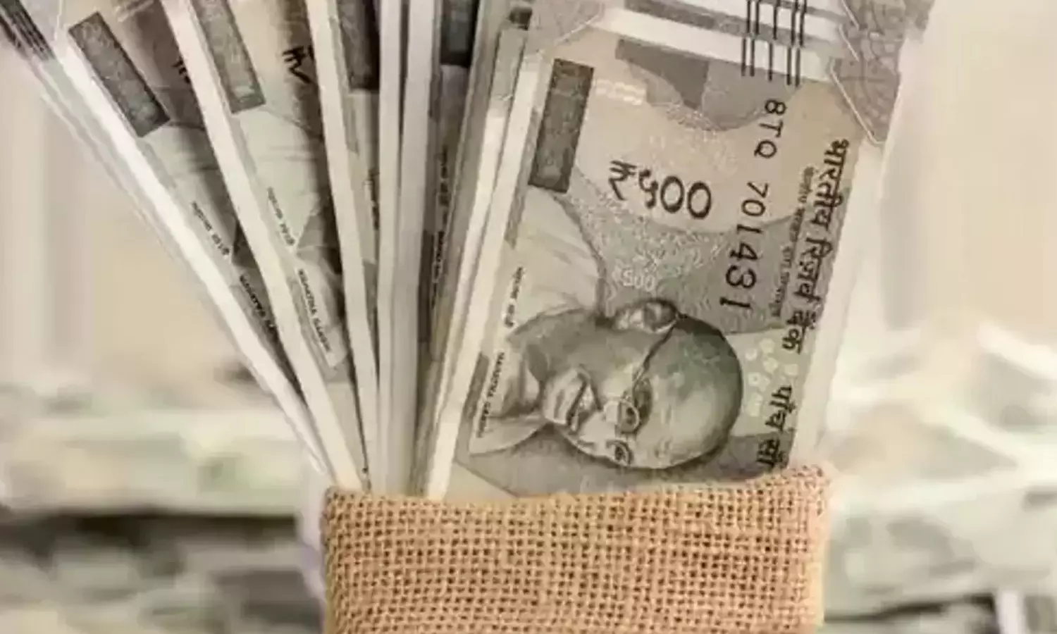 இந்தியாவில் புதிதாக வேலைக்கு சேர்பவர்களின் மாத சம்பளம் எவ்வளவு தெரியுமா…? கேட்டா ஷாக் ஆகிடுவீங்க…!!!