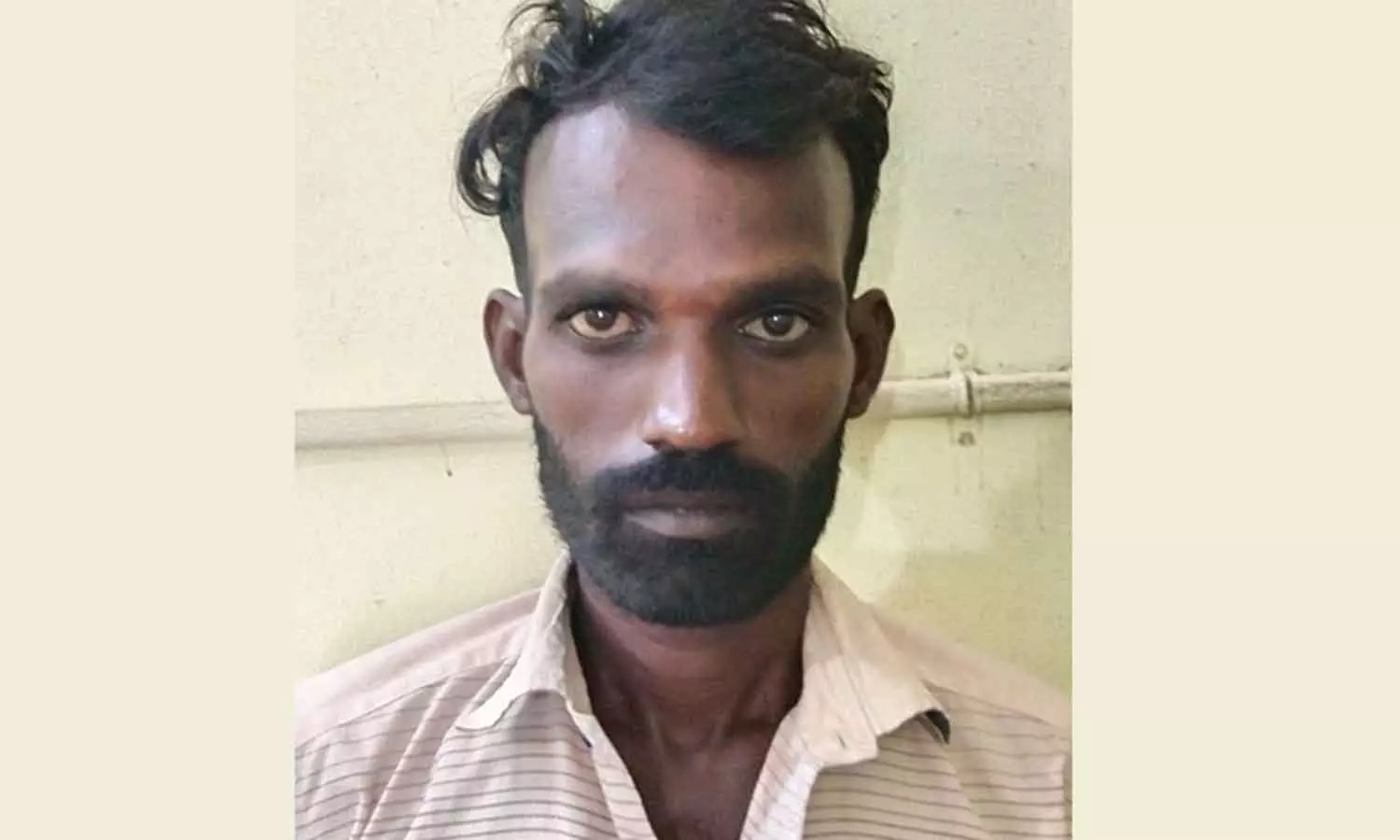 “இபிஎஸ் மீது வெடிகுண்டு வீசுவேன்”… போலீசுக்கே போன் போட்டு மிரட்டல் விடுத்த வாலிபர்…. பரபரப்பு சம்பவம்….!!!