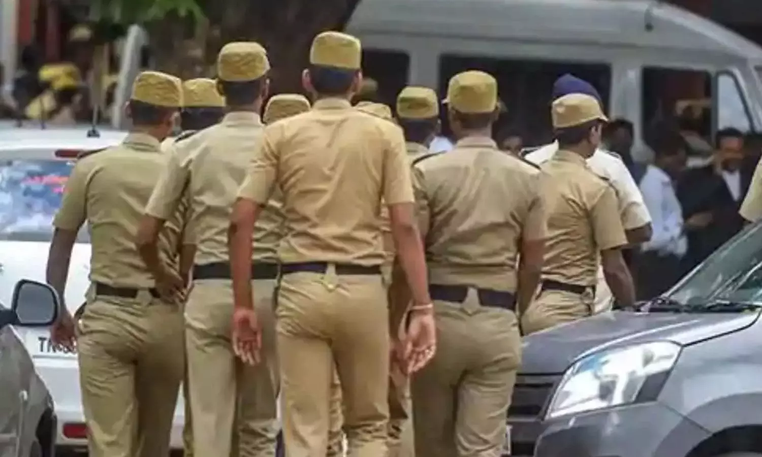 “இரவு நேரங்களில் வீடுகளுக்குள் நுழைவதற்கு போலீசாருக்கு உரிமையில்லை”… தனியுரிமைக்கு மதிப்பு கொடுப்பது அவசியம்… உயர் நீதிமன்றம் அதிரடி தீர்ப்பு…!!!!