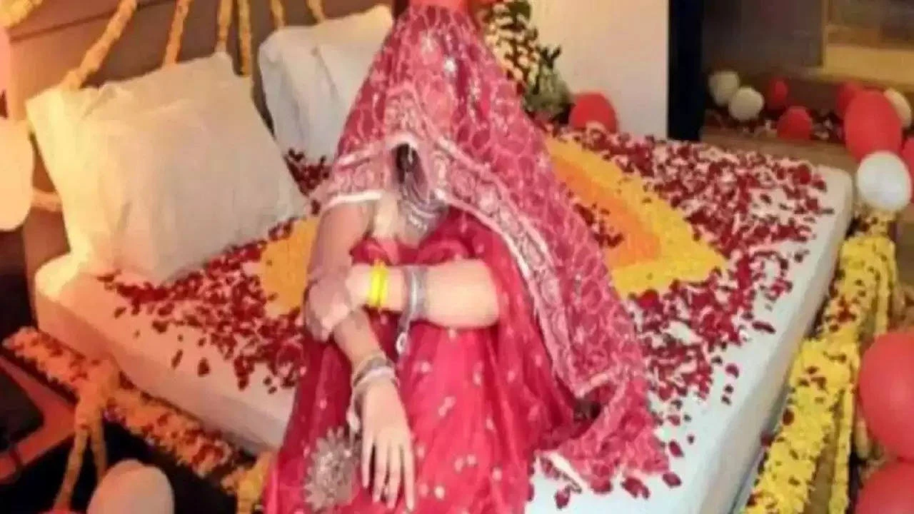 நான் லவ் பண்ண பையன நீ எப்படி கல்யாணம் பண்ணலாம்…? மணமகளின் கழுத்தை அறுத்த காதலி…. அதிர்ந்து போன மணமகன்…. பகீர்…!!