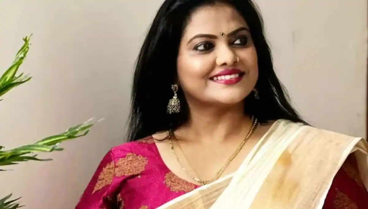 இதனால் “மலையாள திரை உலகை விட்டு வெளியேறினேன்” “… பிரபல மலையாள நடிகர் மீது நடிகை பரபரப்பு குற்றச்சாட்டு…!